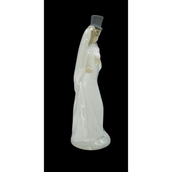 Lladró Porcelain Bride & Groom Wedding Figurine With Top Hat - Picture 4 of 8